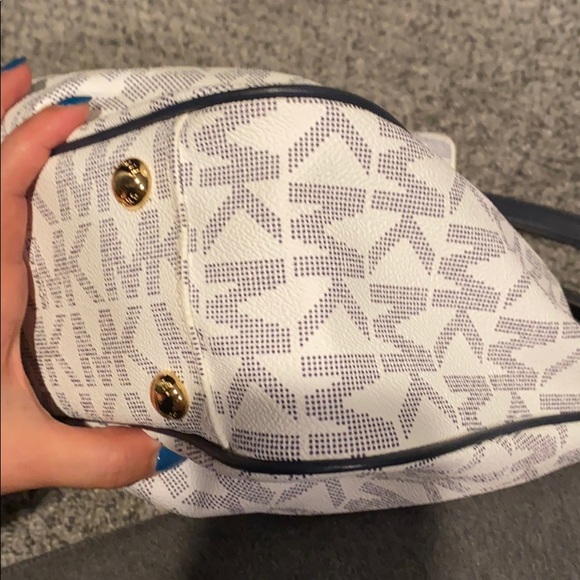 Michael Kors handbag - Picture 9 of 13